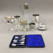 A set of six cased silver tea/coffee spoons,