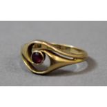 An 18 ct gold and ruby ring (2.