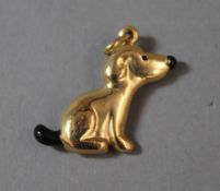 A 9 ct yellow gold and enamel dog charm (1.