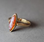 A 9 ct gold cameo ring (2.