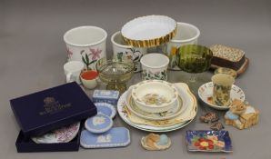 A quantity of miscellaneous china