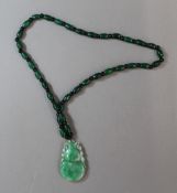A spinach jade necklace and pendant