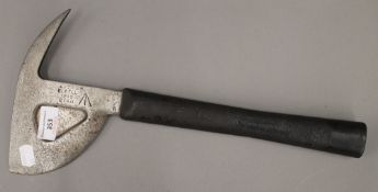 A WWII RAF Escape axe, patent 515767,