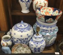 A Chinese blue and white porcelain vase and cover, blue and white porcelain lamp base,