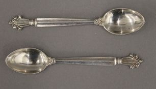 A pair of Georg Jensen silver coffee spoons (19.