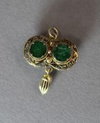 A 14 ct gold Chinese jade set pendant (2.