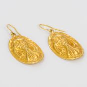 A pair of 18 ct gold pendant earrings Each repousse decorated with a fish. Each 2.35 cm high.