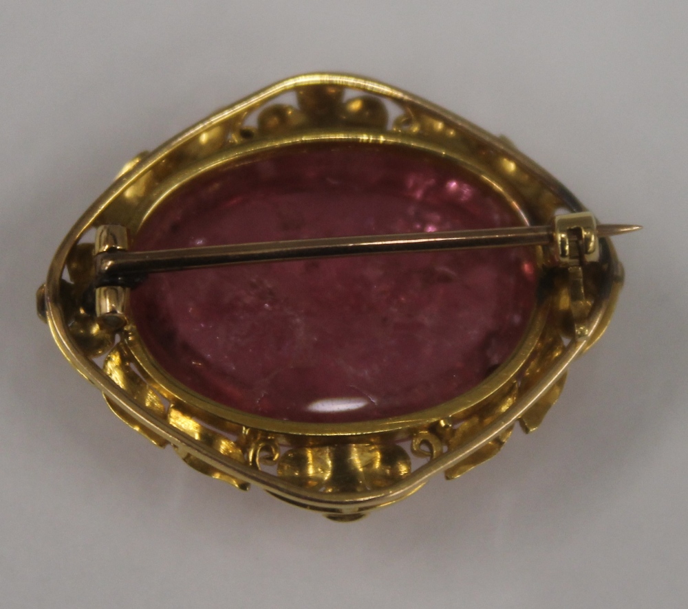 A 14 ct gold almandine and seed pearl set Egyptian Revival brooch Together with a high carat gold, - Bild 3 aus 5