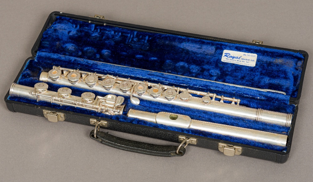 An American 20th century solid silver flute by Gemeinhardt, model 3S and numbered 624947 Cased.