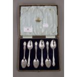 A cased set of silver teaspoons (2.