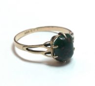 A 9 ct gold bloodstone set ring (1.