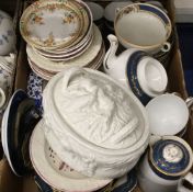 A quantity of decorative china