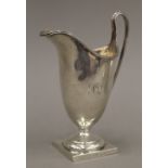 A silver helmet shaped cream jug (4.