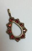 A 9 ct gold and garnet pendant (1.