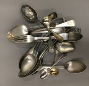 A quantity of silver cutlery (approximately 28 troy ounces)