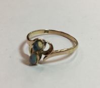 A 585 gold opal set ring (1.