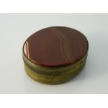 An oval agate snuff box