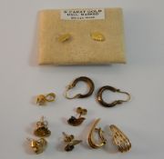 A quantity of 9 ct gold and other earrings (4.
