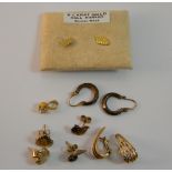 A quantity of 9 ct gold and other earrings (4.