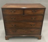 A George III mahogany chest of drawers. 110 cm wide, 54 cm deep, 101 cm high.