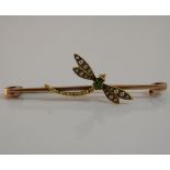 A 9 ct rose gold seed pearl and peridot set bar brooch set with a dragonfly (6.