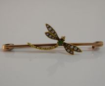 A 9 ct rose gold seed pearl and peridot set bar brooch set with a dragonfly (6.