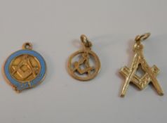 Three 9 ct gold masonic pendants (3 grammes total weight)