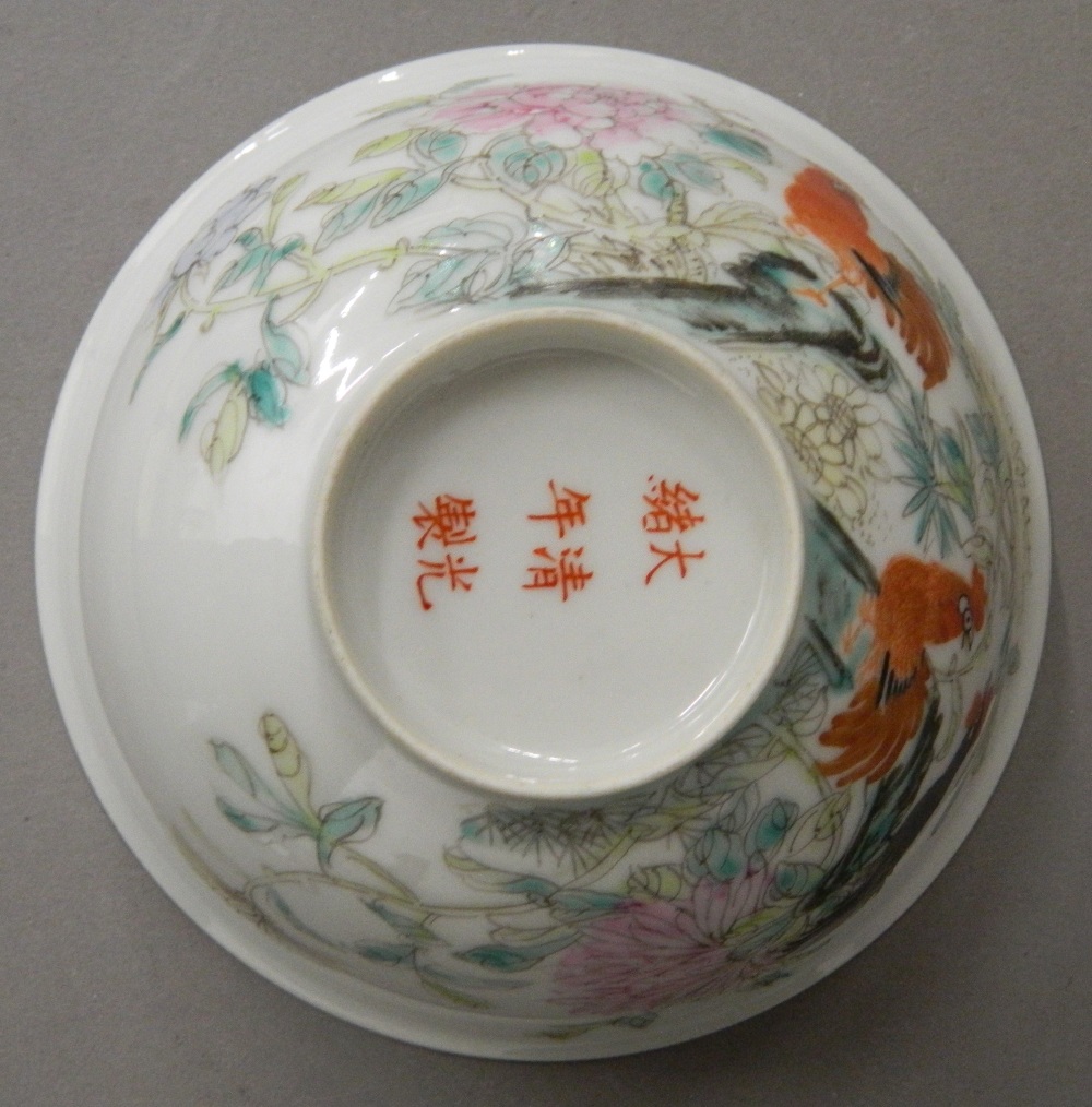 A pair of Chinese porcelain bowls each decorated with chicken - Image 3 of 5