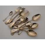A quantity of silver and silver plated flatware (16.