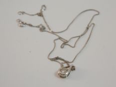 A 9 ct white gold pendant on chain (1.