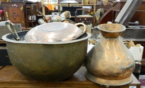 A quantity of miscellaneous metalware