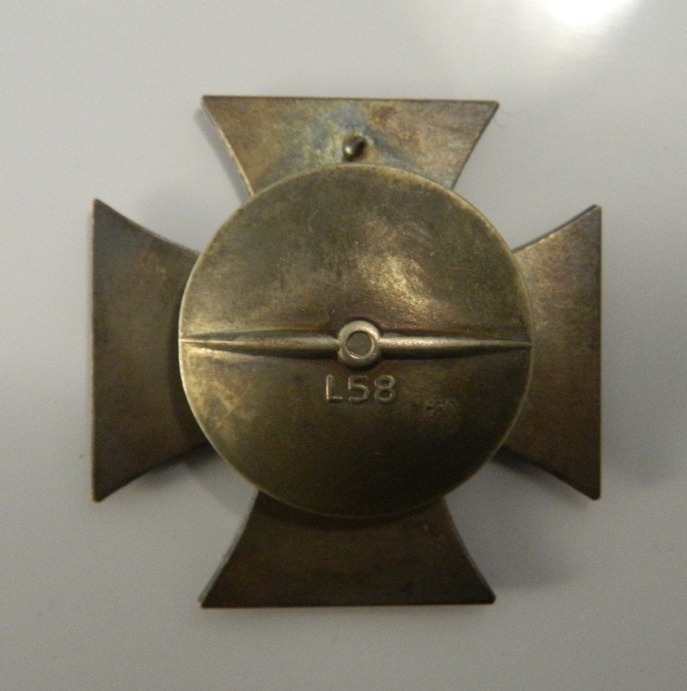 A reproduction pin back 1939 Iron cross - Image 3 of 8