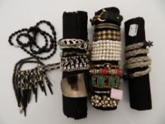 A quantity of costume jewellery