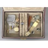 A box of miscellaneous jewellery