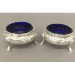 A pair of Victorian silver salts, with blue glass liners (5.