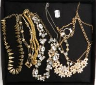 A quantity of costume jewellery