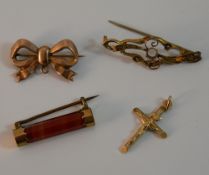 Two 9 ct gold brooches, a 9 ct gold crucifix (4.