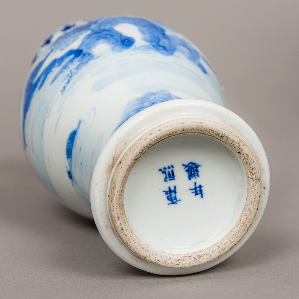 A 19th century Chinese blue and white porcelain vase Of double gourd form, - Bild 2 aus 2