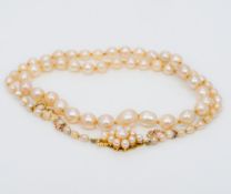 A single strand pearl necklace With pearl set 9 ct gold clasp. 41 cm long.