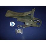Argentinian cloth naval badge, machine gun sling and a Argentinian naval belt buckle (3)