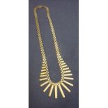 9ct gold articulated necklace with engraved detail (length 40cm)