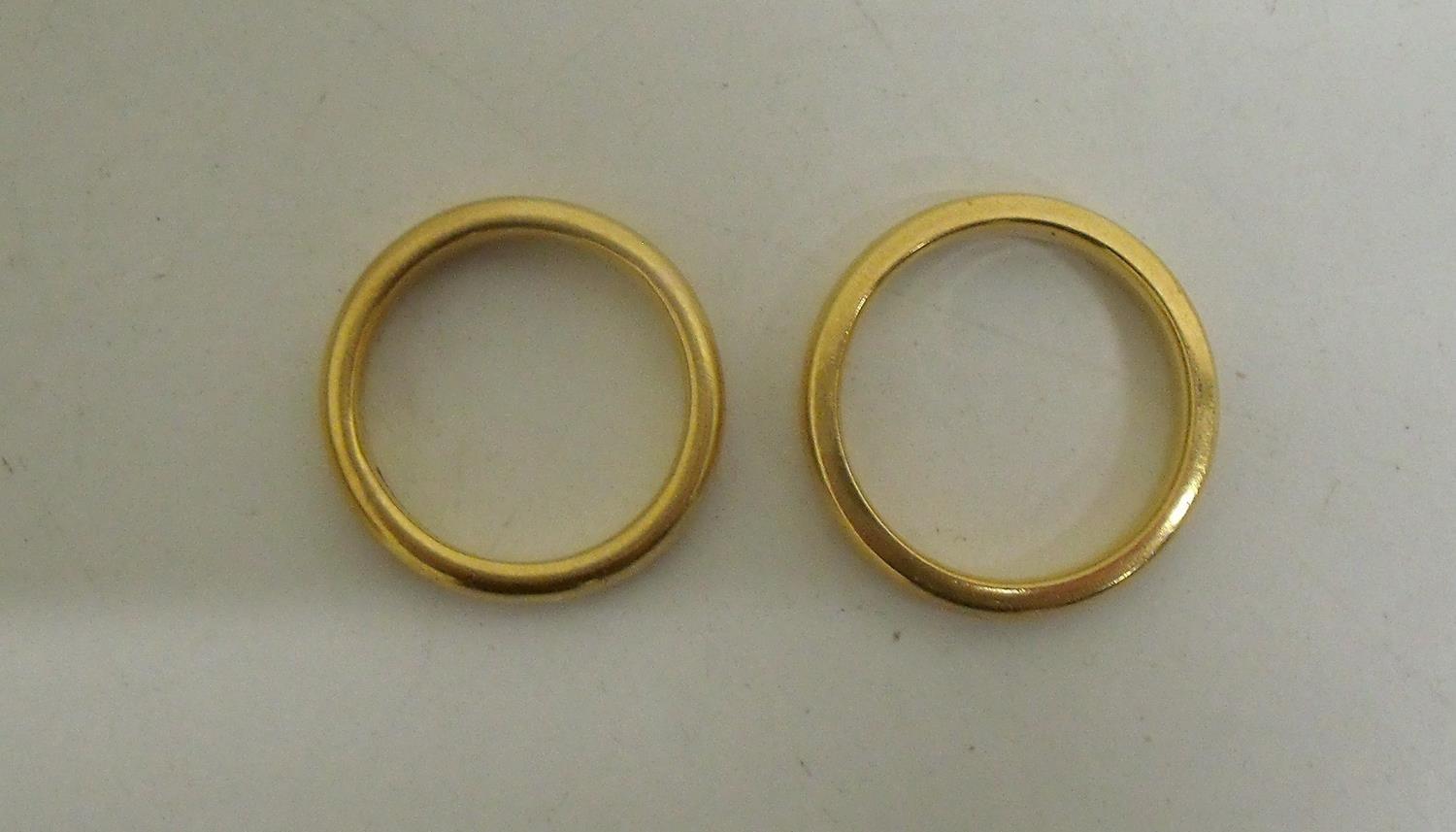 Two 22ct gold wedding bands (12g)