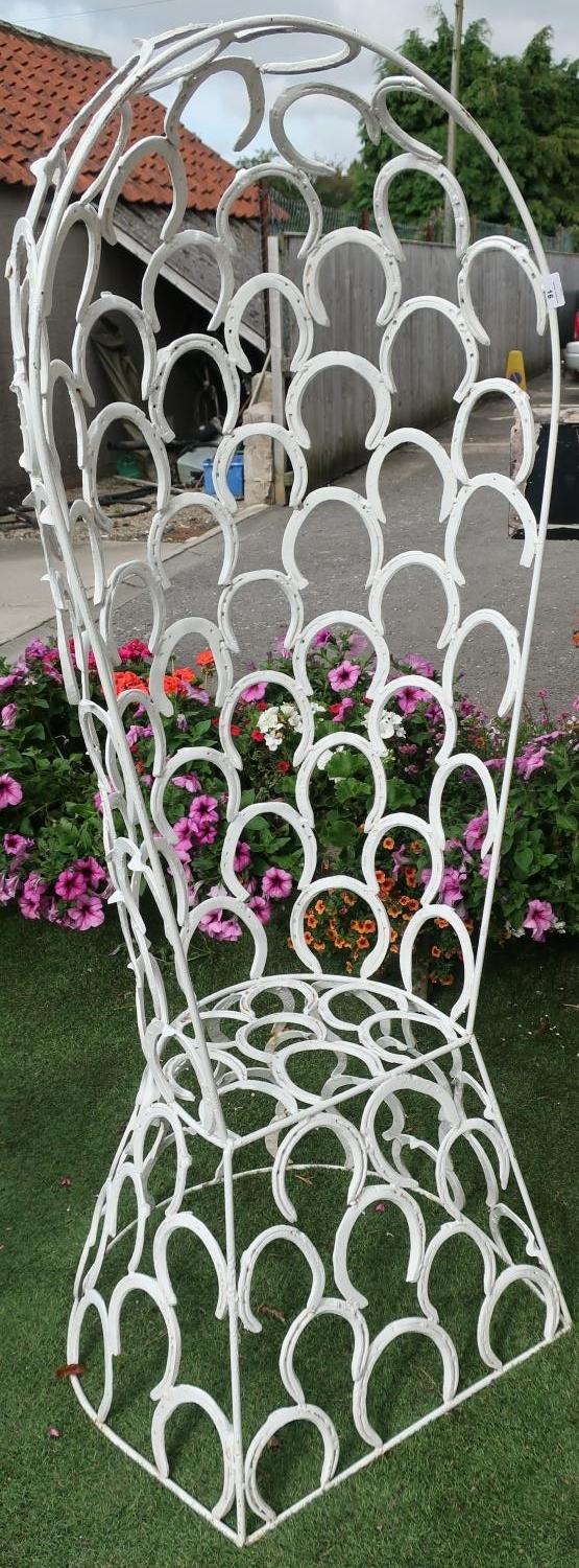 Craftsman made garden chair constructed of horseshoes - Image 2 of 2