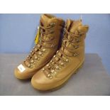 Pair of British military issue ladies brown Combat cold weather boots (size 6M)