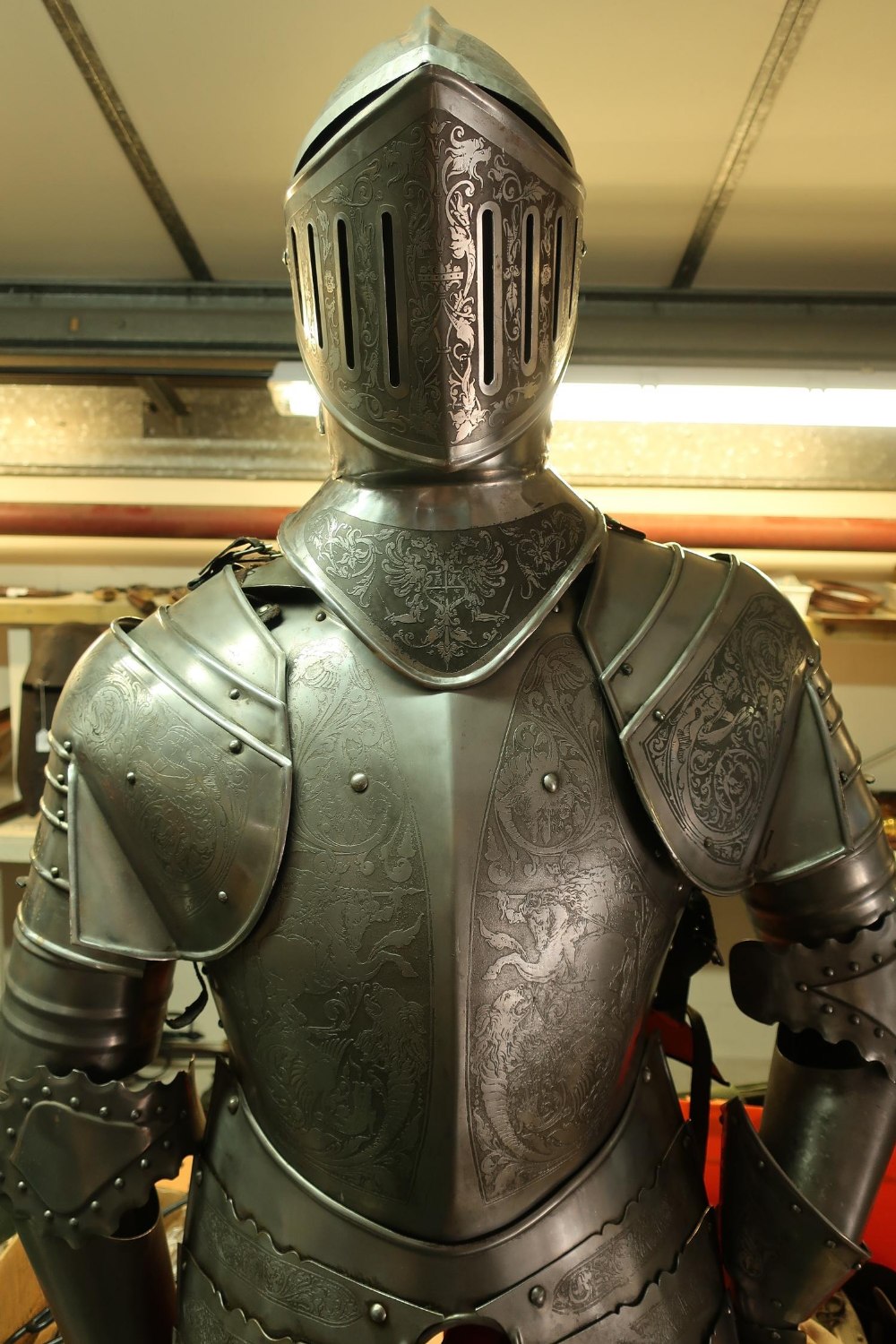 Quality reproduction steel Suit of Armour with fully enclosed visor helmet with engraved detail