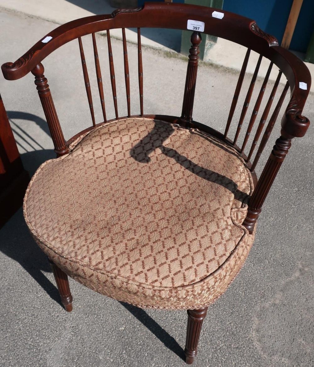 Edwardian mahogany corner chair, curved back with carved Acanthus leaf decoration and circular seat,