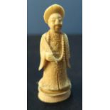 19th/20th C Chinese carved ivory chess style piece on oval base (height 8cm)