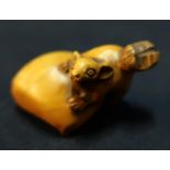 Edo Period 19th C Japanese Netsuke of flying squirrel, signed to the base (approx 3.5cm high)