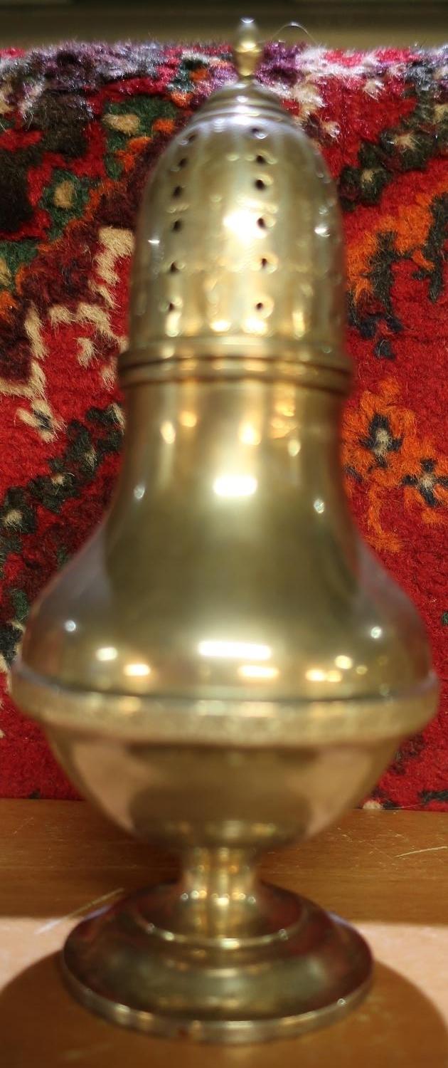 London silver hallmarked sugar caster (height 17cm)