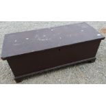 19th C painted pine blanket box with hinged top and bracket feet (113cm x 45cm x 44cm)